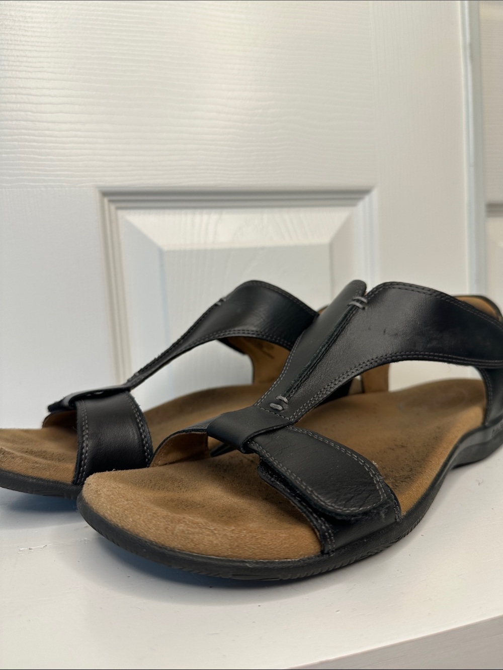 Taos Footwear Black Leather The Show Adjustable Support Sandals - Picture 2 of 9